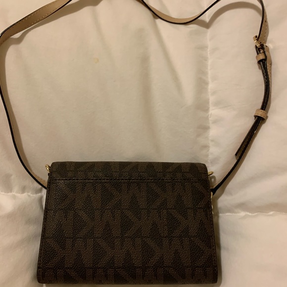Michael Kors wallet shoulder purse. - Picture 2 of 5